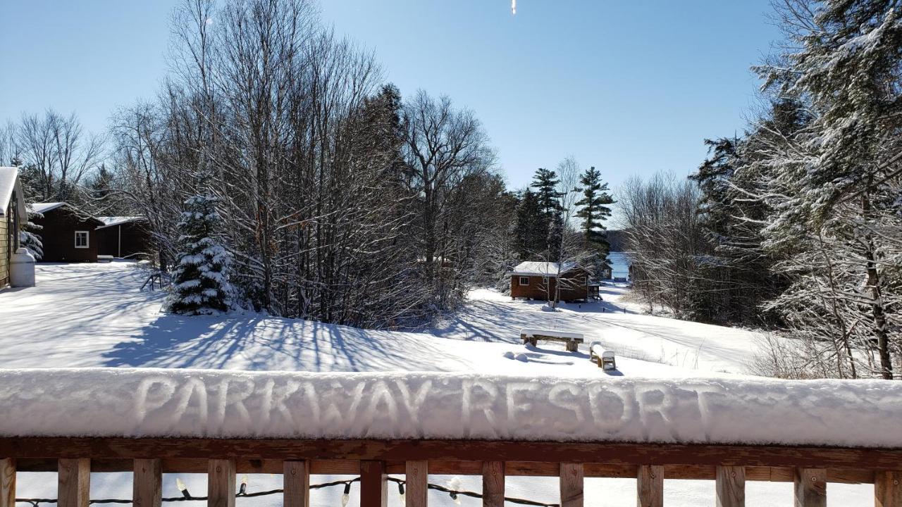 Parkway Cottage Resort&Trading Post Dwight Exteriör bild