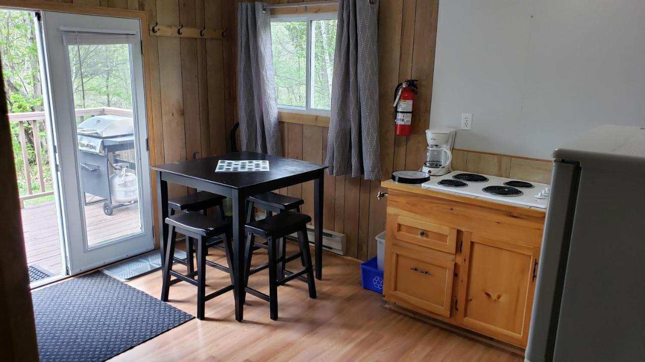 Parkway Cottage Resort&Trading Post Dwight Exteriör bild