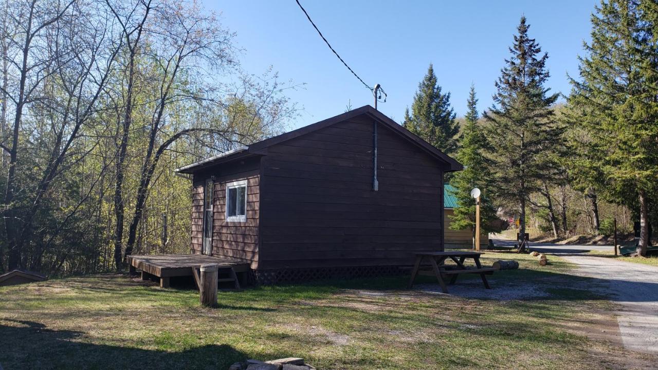 Parkway Cottage Resort&Trading Post Dwight Exteriör bild