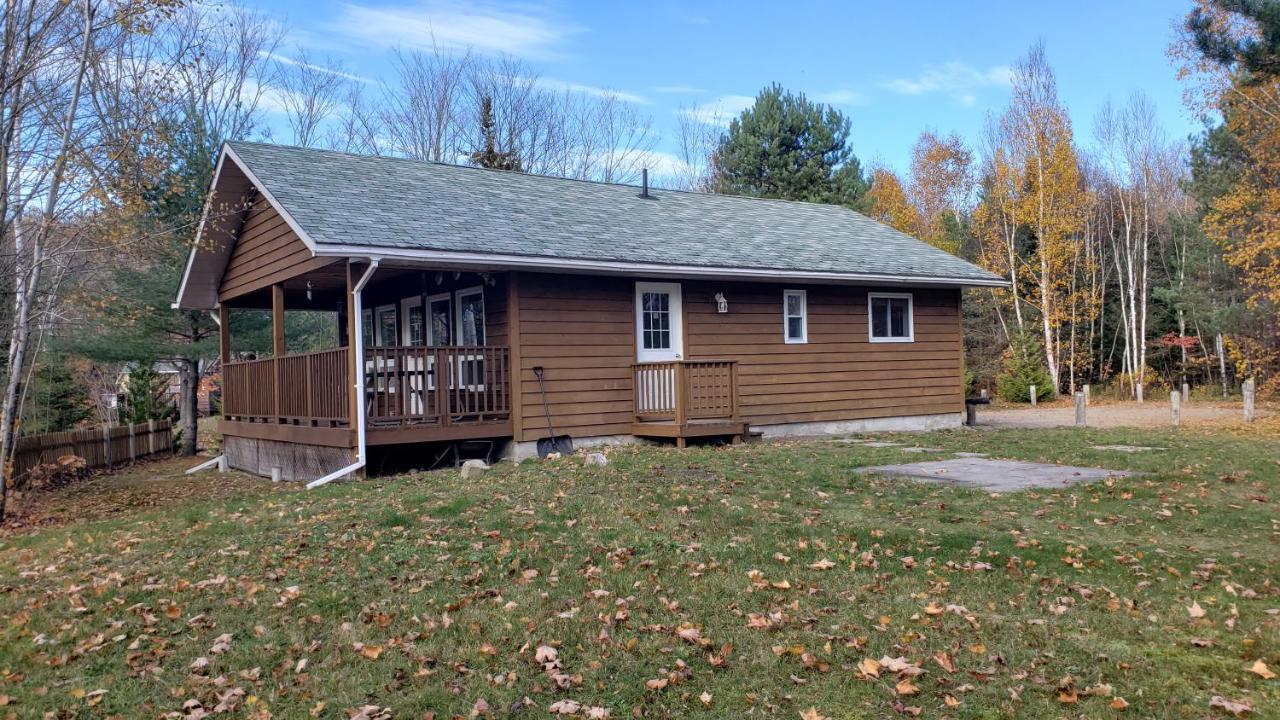 Parkway Cottage Resort&Trading Post Dwight Exteriör bild