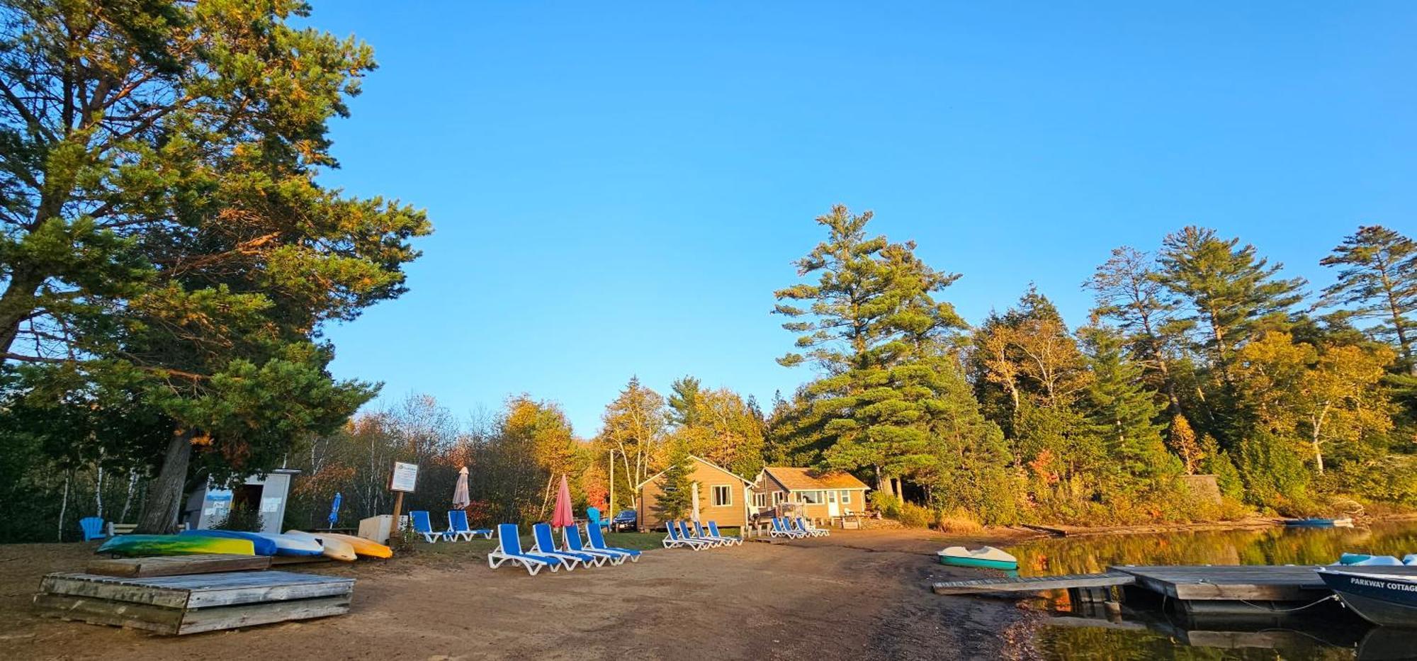 Parkway Cottage Resort&Trading Post Dwight Exteriör bild