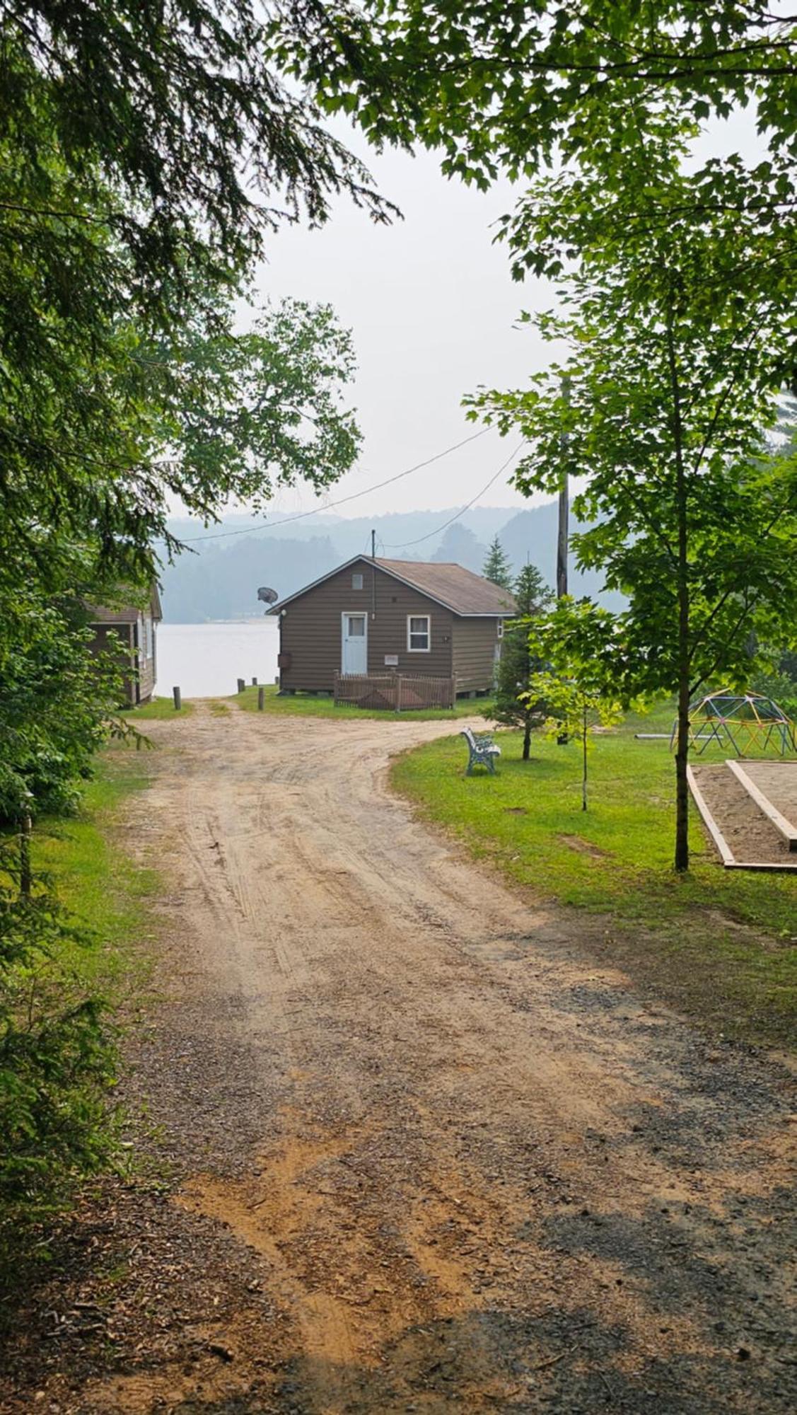 Parkway Cottage Resort&Trading Post Dwight Exteriör bild