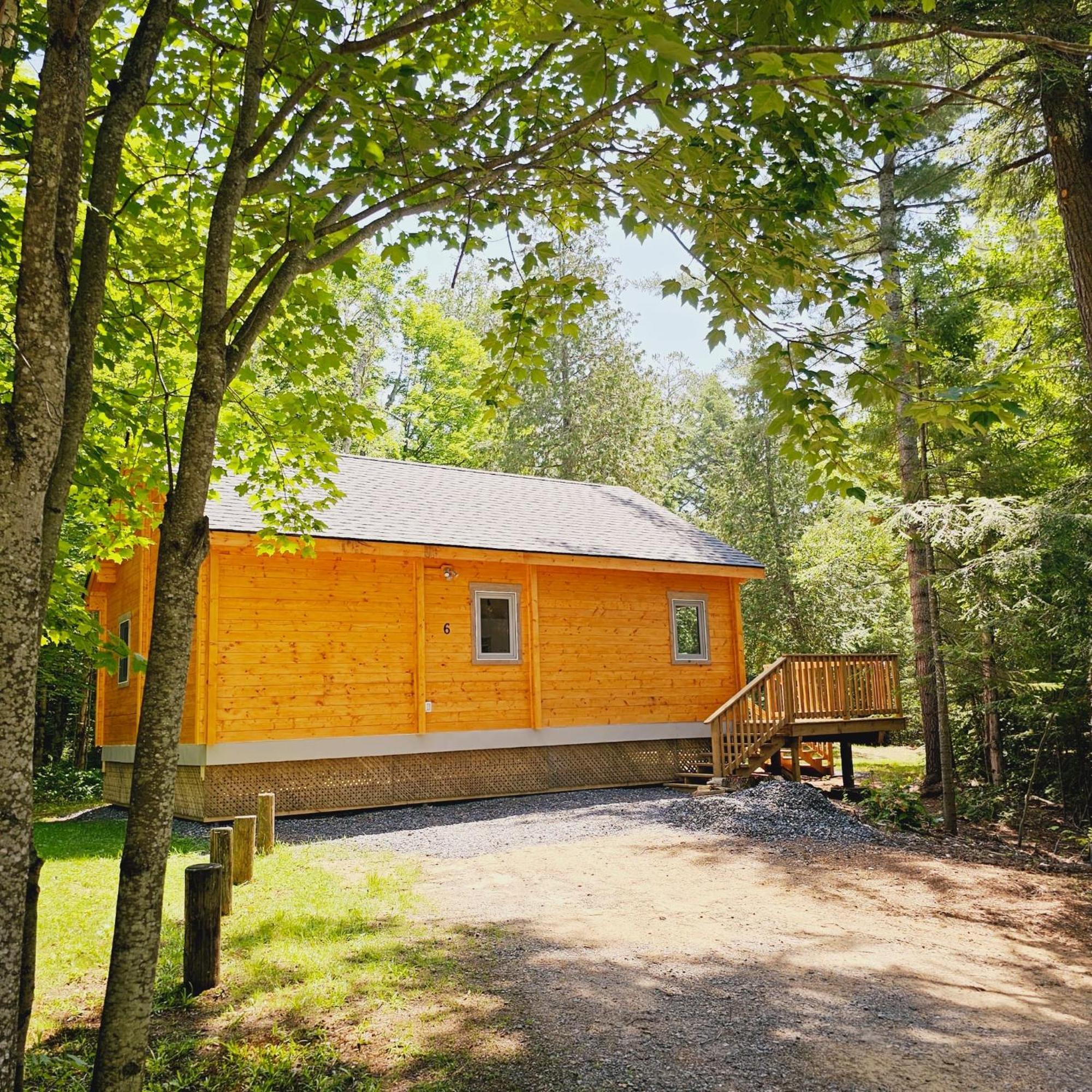 Parkway Cottage Resort&Trading Post Dwight Exteriör bild